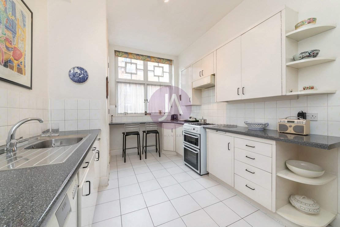3 bedroom Flat for sale in Montagu Mansions-view3