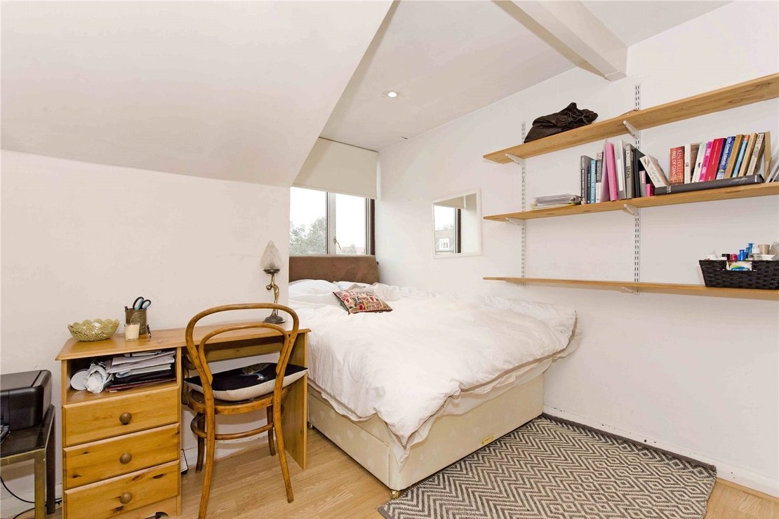 3 bedroom Maisonette for sale in Montrose Avenue-view4