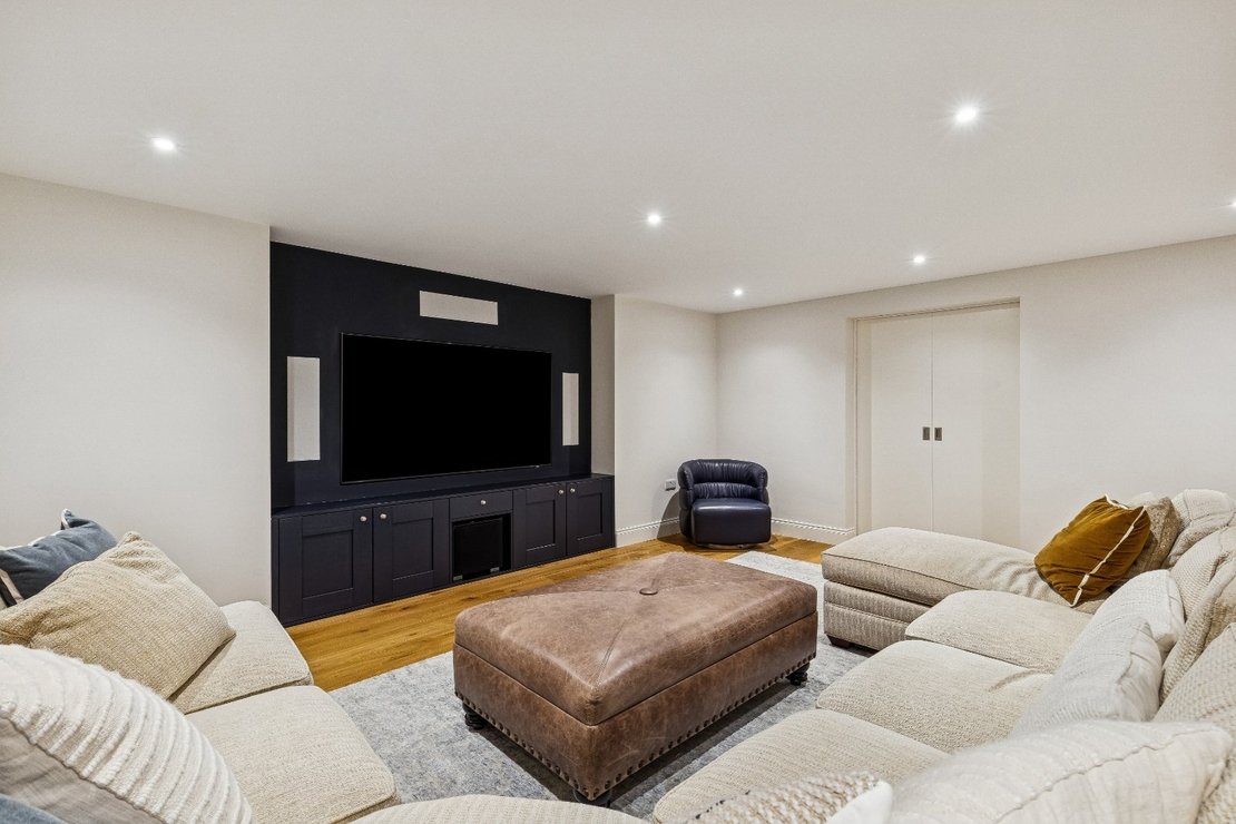 6 bedroom House for sale in Oakhill Avenue-view21