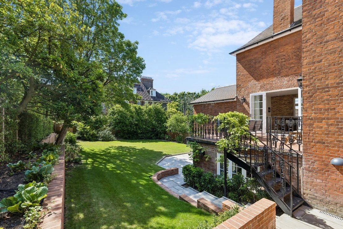 6 bedroom House for sale in Oakhill Avenue-view16