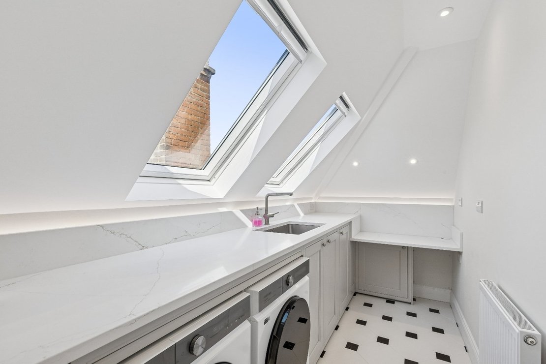 6 bedroom House for sale in Oakhill Avenue-view22