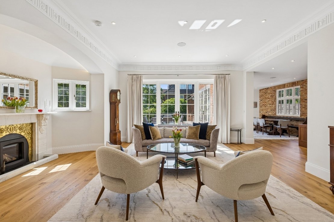6 bedroom House for sale in Oakhill Avenue-view2