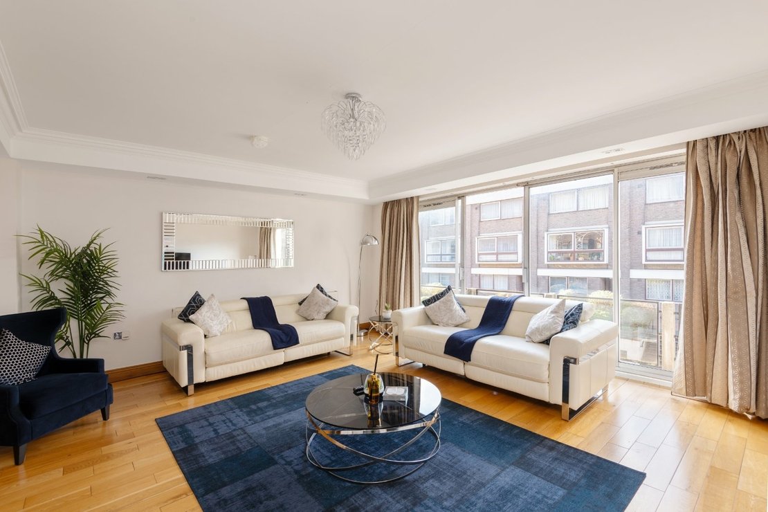 5 bedroom House for sale in Porchester Place-view1