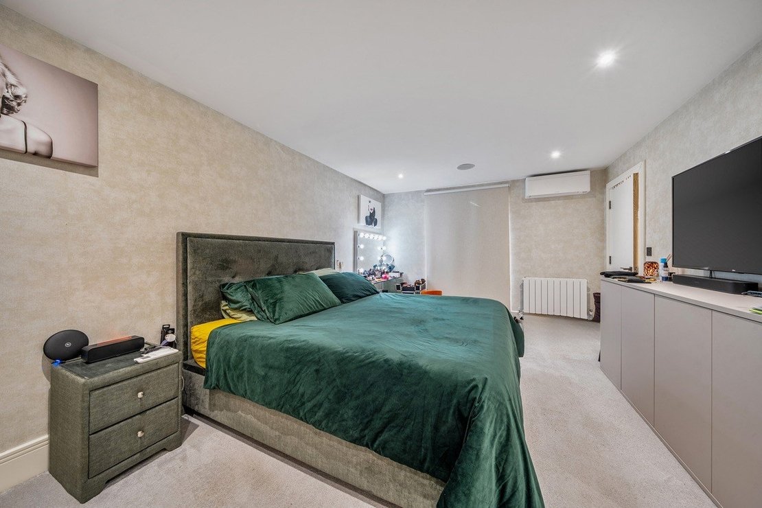4 bedroom House,Newhome for sale in Portsdown Avenue-view6