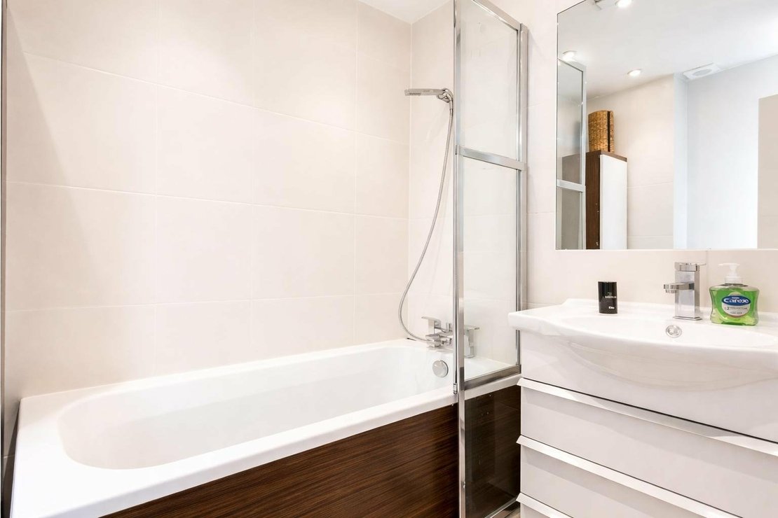 2 bedroom Flat for sale in Prince Arthur Road-view8