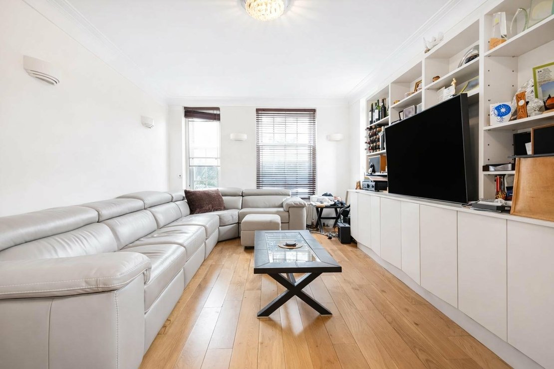 2 bedroom Flat for sale in Prince Arthur Road-view2
