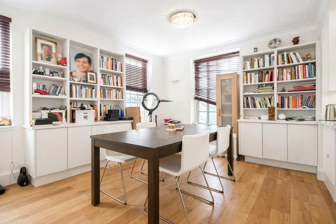 2 bedroom Flat for sale in Prince Arthur Road-view4