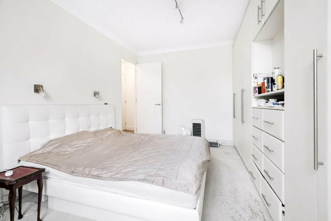 2 bedroom Flat for sale in Prince Arthur Road-view6