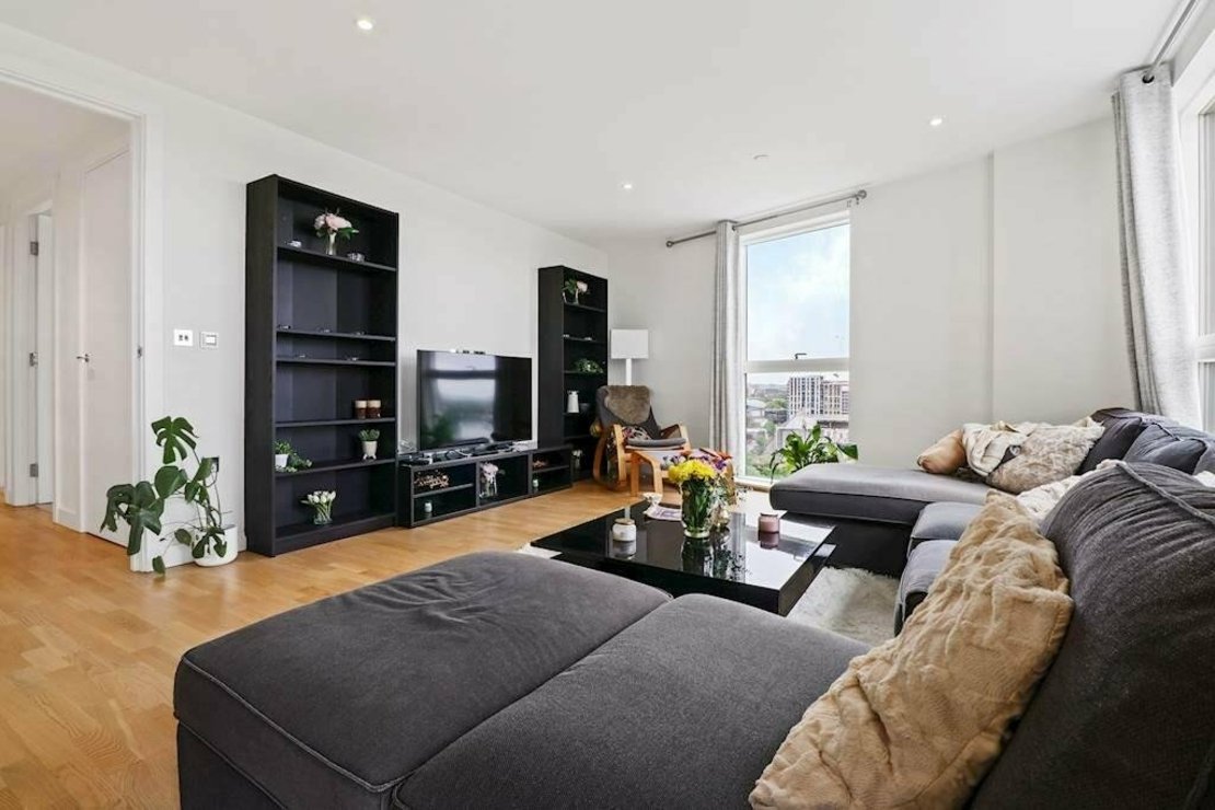 3 bedroom Flat for sale in Pump House Crescent-view2