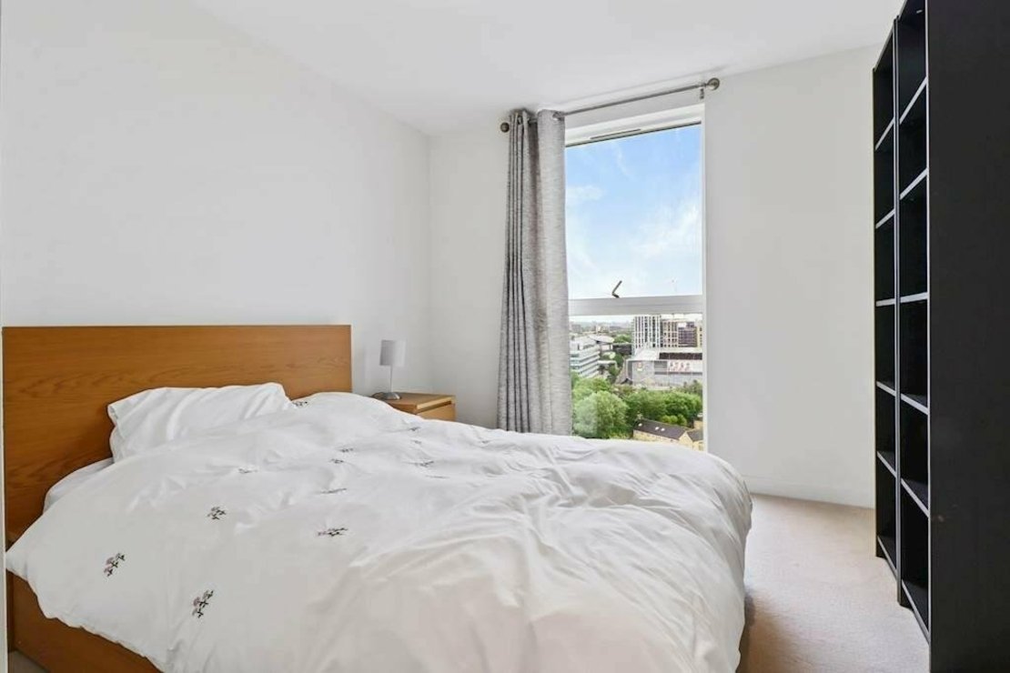 3 bedroom Flat for sale in Pump House Crescent-view8