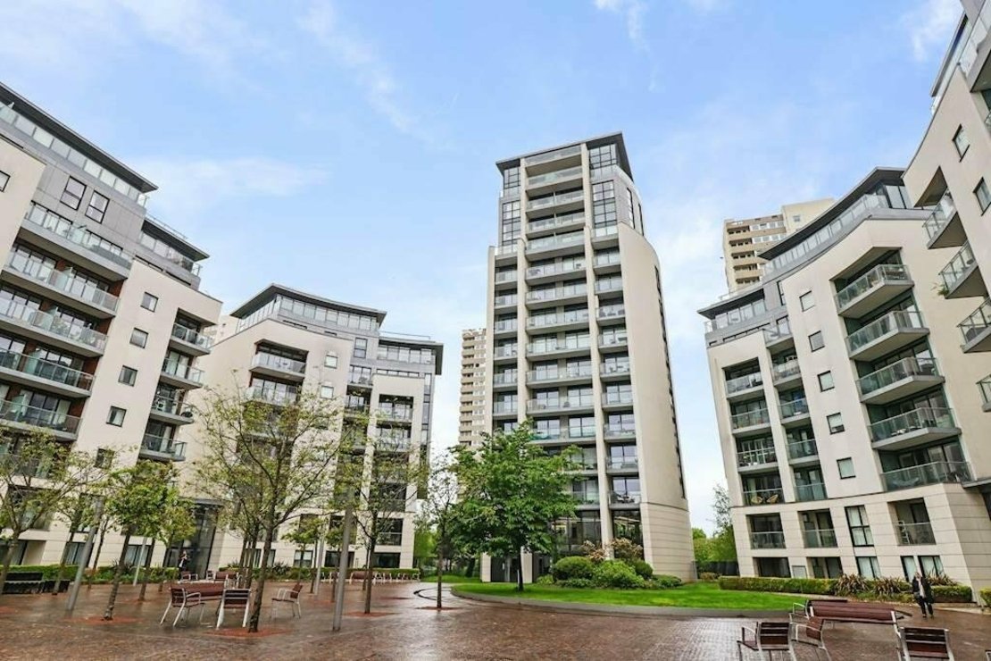 3 bedroom Flat for sale in Pump House Crescent-view14