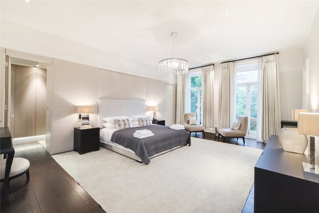 4 bedroom Flat for sale in Queens Gate-view5