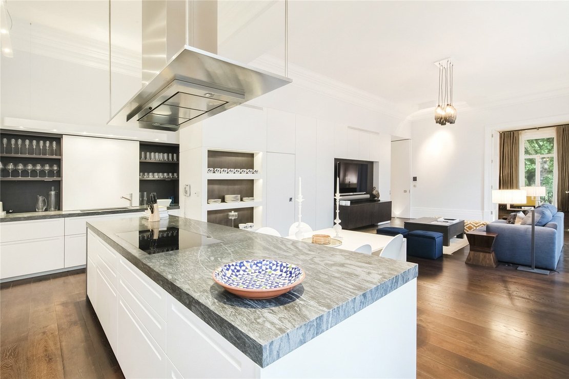 4 bedroom Flat for sale in Queens Gate-view12
