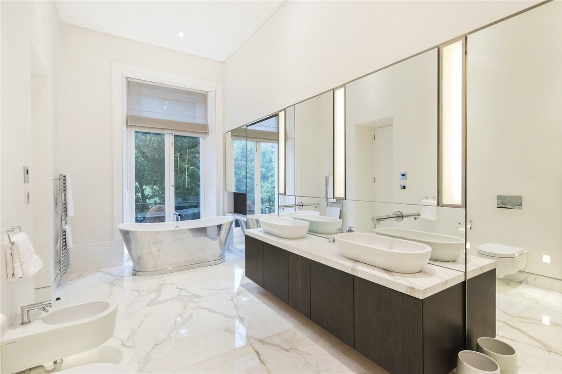 4 bedroom Flat for sale in Queens Gate-view7