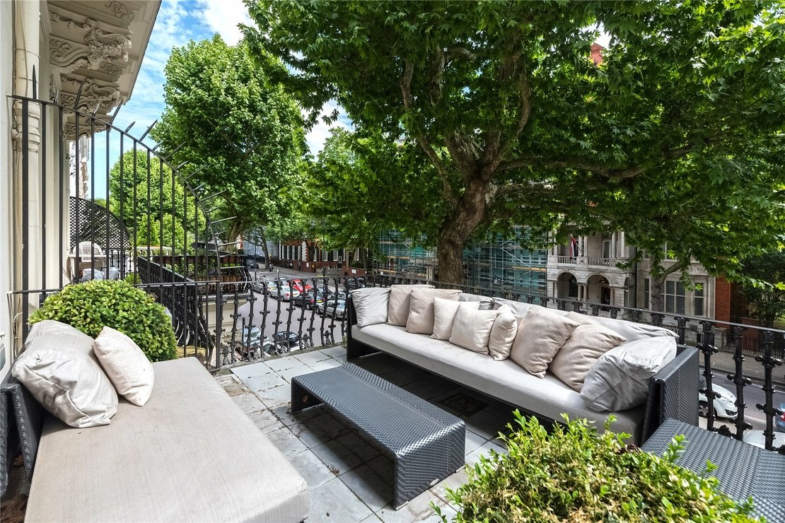4 bedroom Flat for sale in Queens Gate-view6