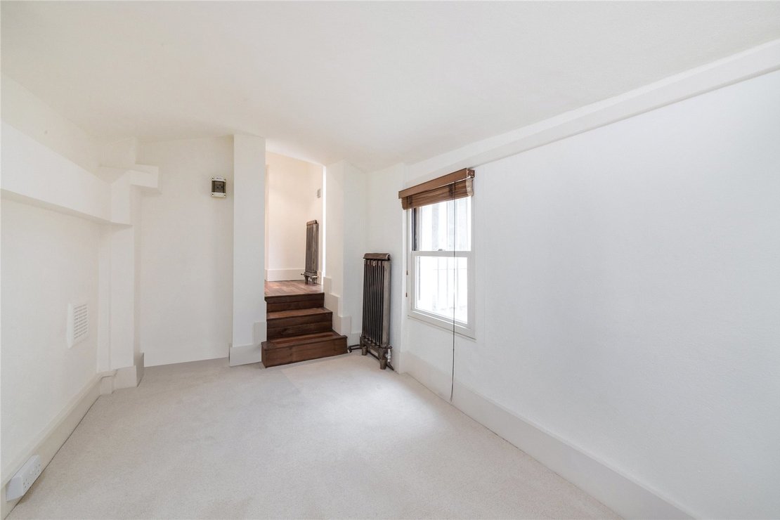 2 bedroom Flat for sale in Randolph Crescent-view9