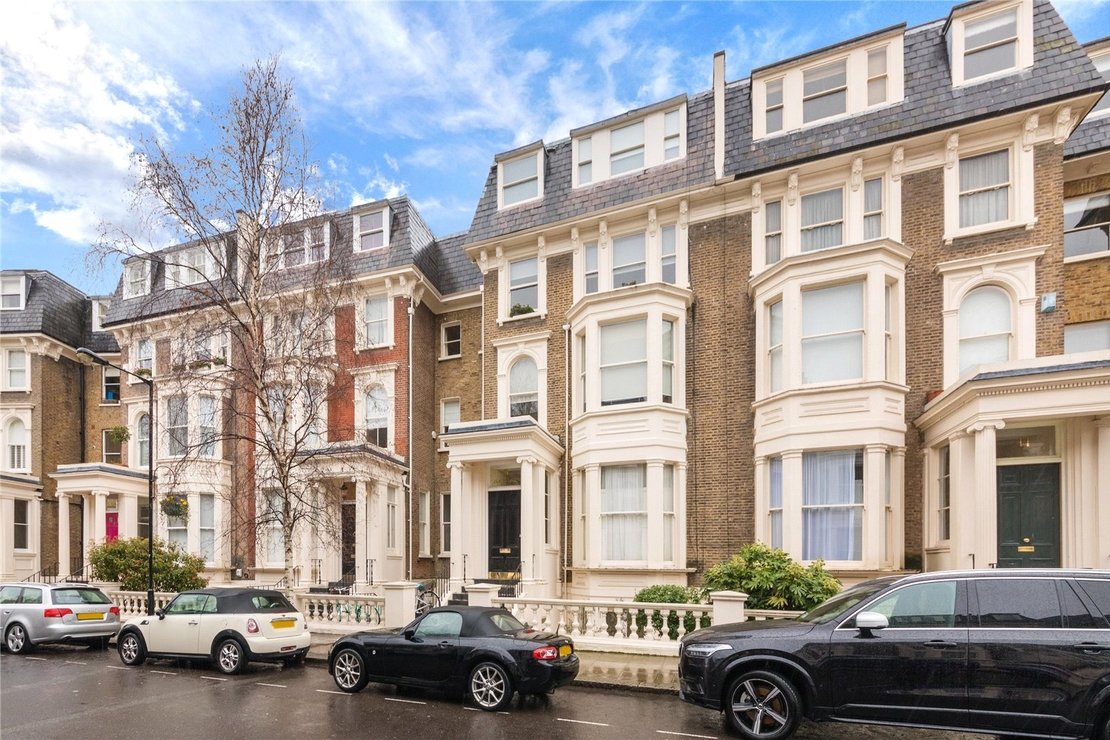 2 bedroom Flat for sale in Randolph Crescent-view1