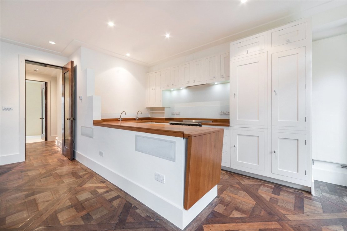 2 bedroom Flat for sale in Randolph Crescent-view4