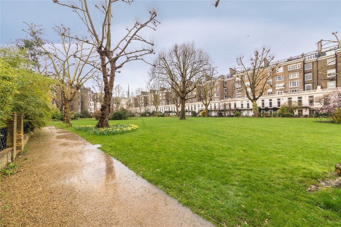 2 bedroom Flat for sale in Randolph Crescent-view6