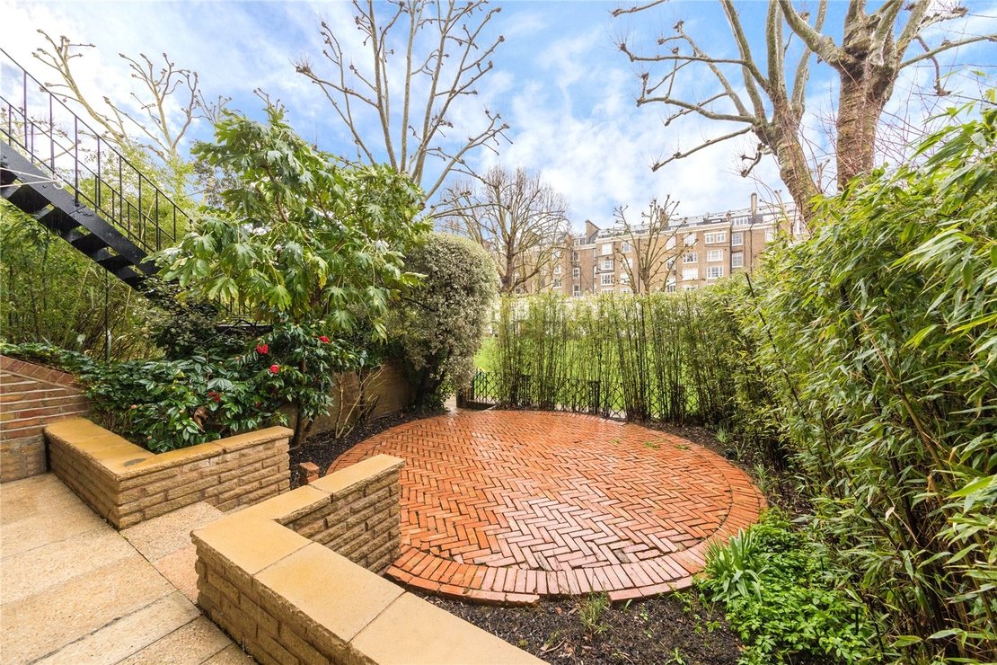 2 bedroom Flat for sale in Randolph Crescent-view3