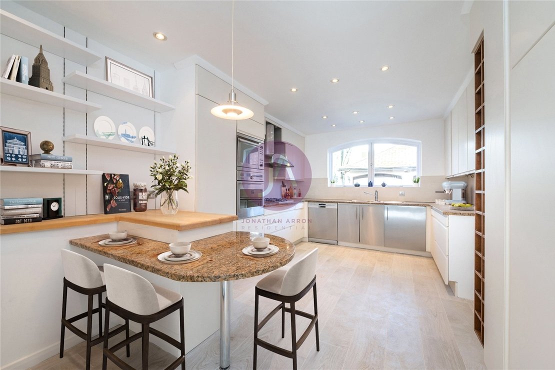 3 bedroom House for sale in Regents Mews-view4