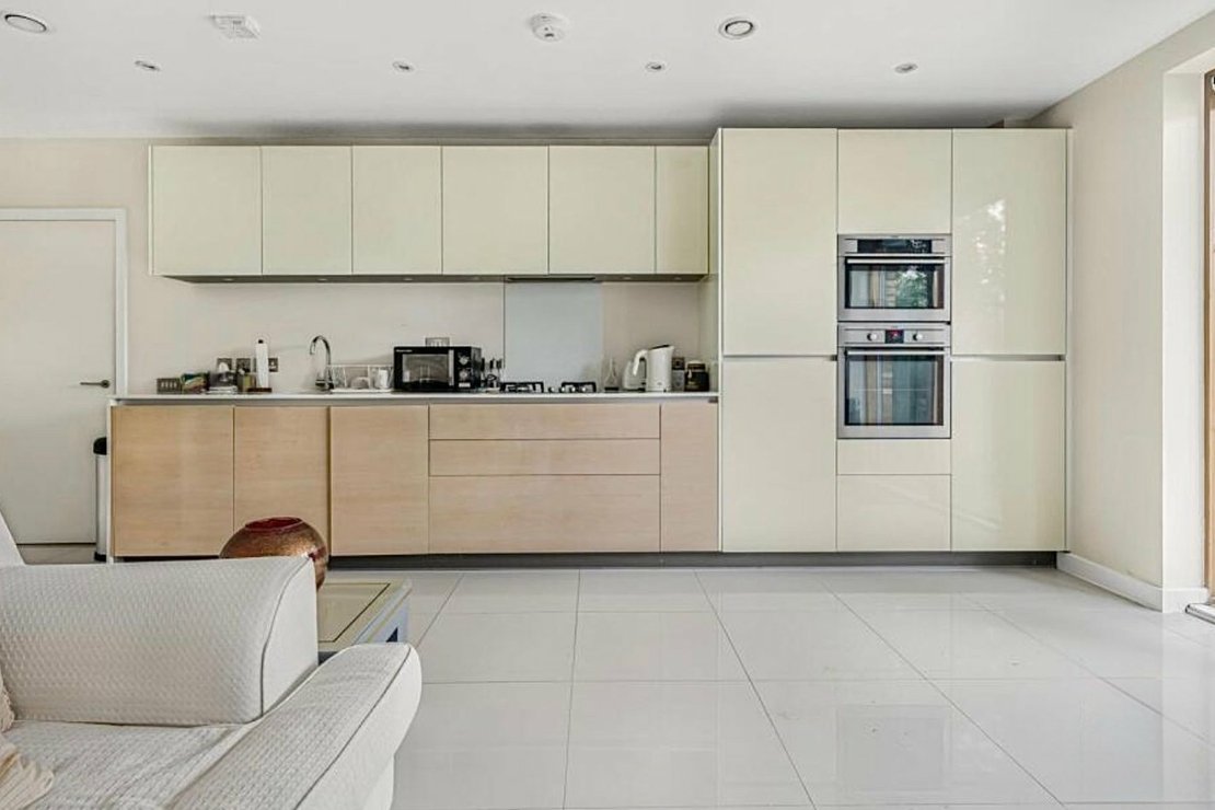 2 bedroom Flat for sale in Regiment Hill-view4