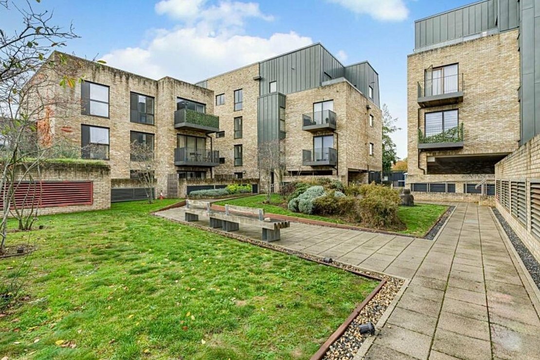 2 bedroom Flat for sale in Regiment Hill-view1