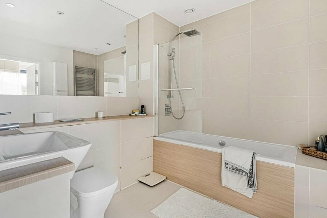 2 bedroom Flat for sale in Regiment Hill-view9