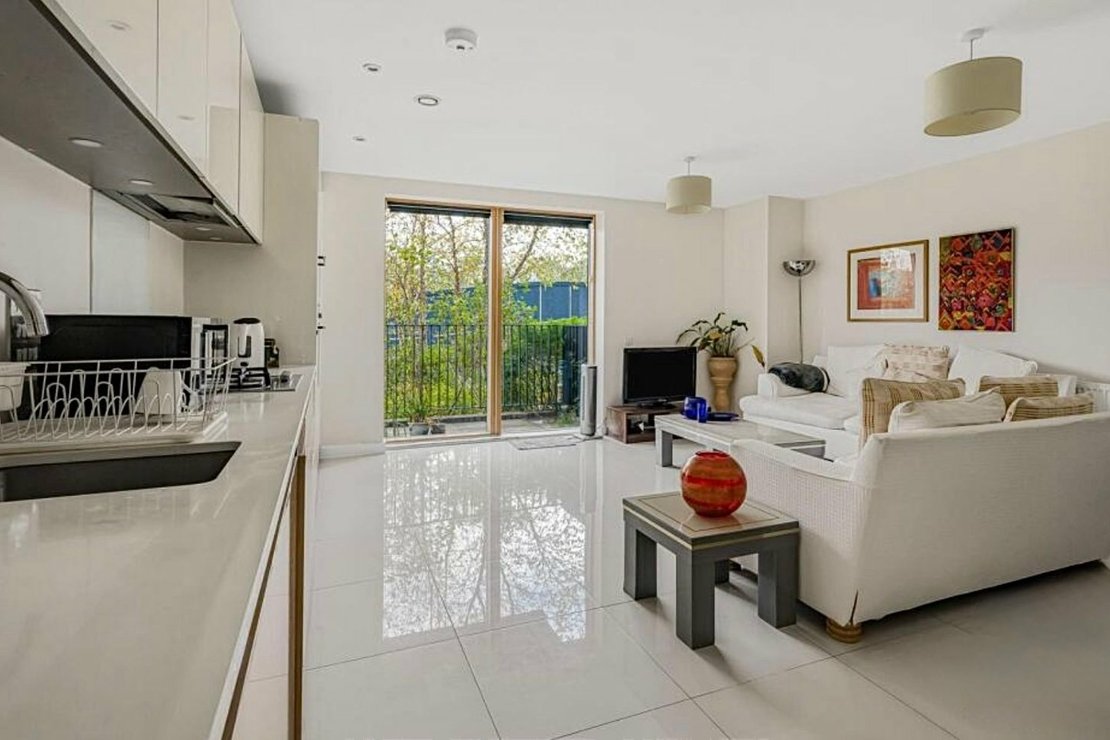 2 bedroom Flat for sale in Regiment Hill-view3