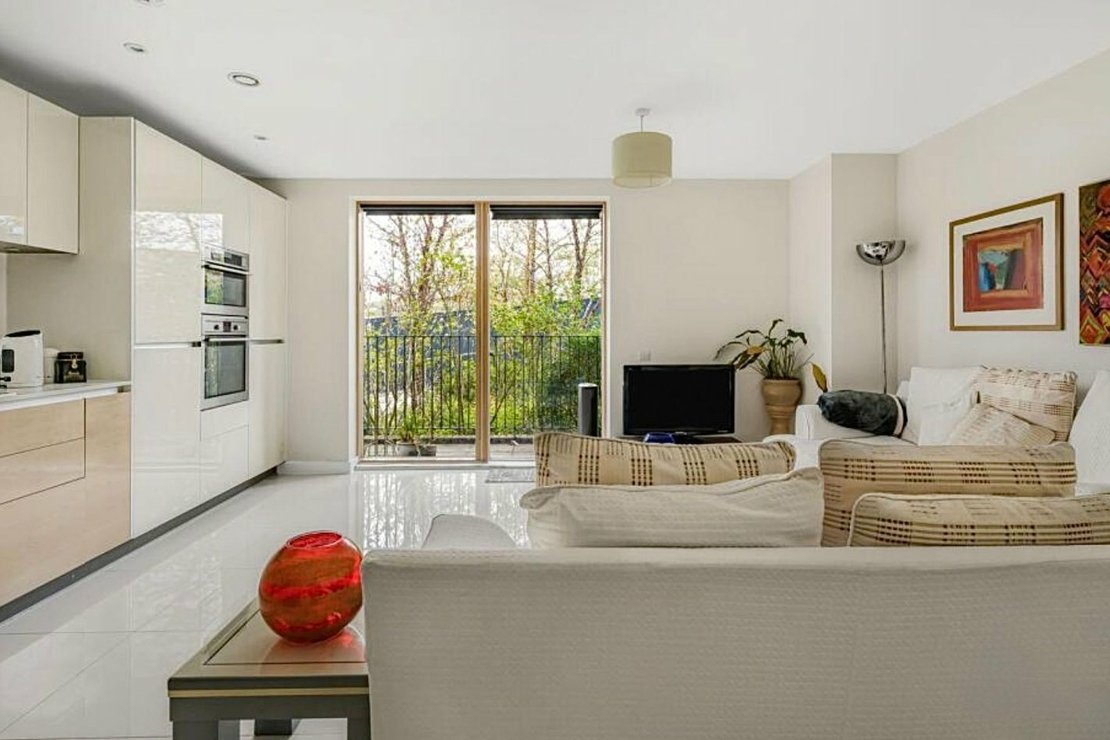 2 bedroom Flat for sale in Regiment Hill-view2