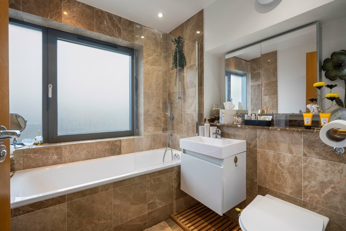 4 bedroom Maisonette for sale in Ridge Road-view8