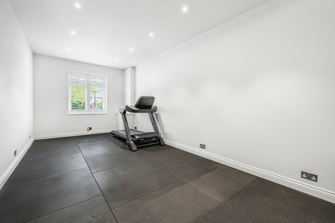 5 bedroom House for sale in Rowdon Avenue-view19