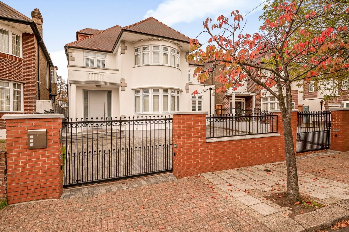 5 bedroom House for sale in Rowdon Avenue-view1