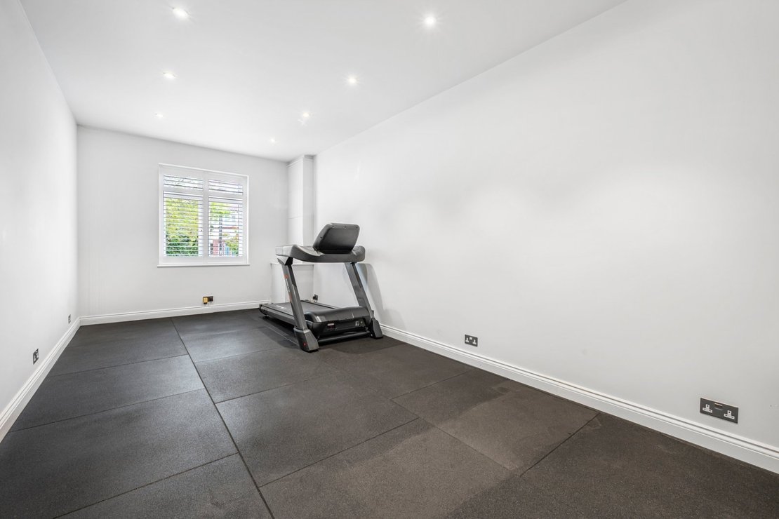 5 bedroom House for sale in Rowdon Avenue-view8