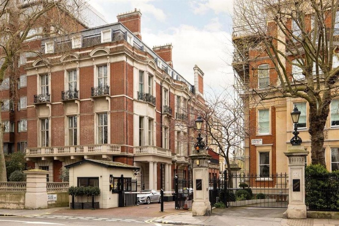 3 bedroom Flat for sale in Rutland Court-view16