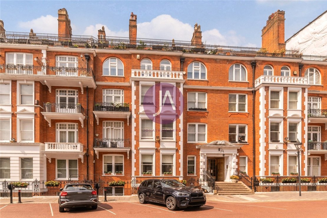 3 bedroom Flat for sale in Rutland Court-view2