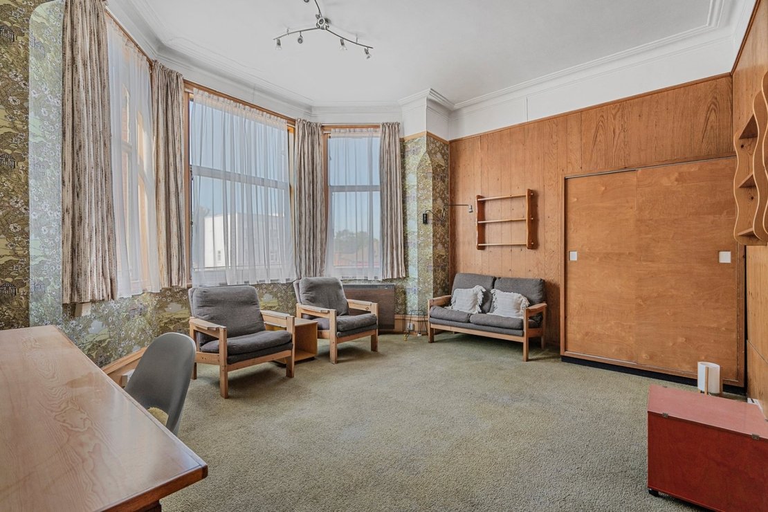 House for sale in Shoot Up Hill-view3