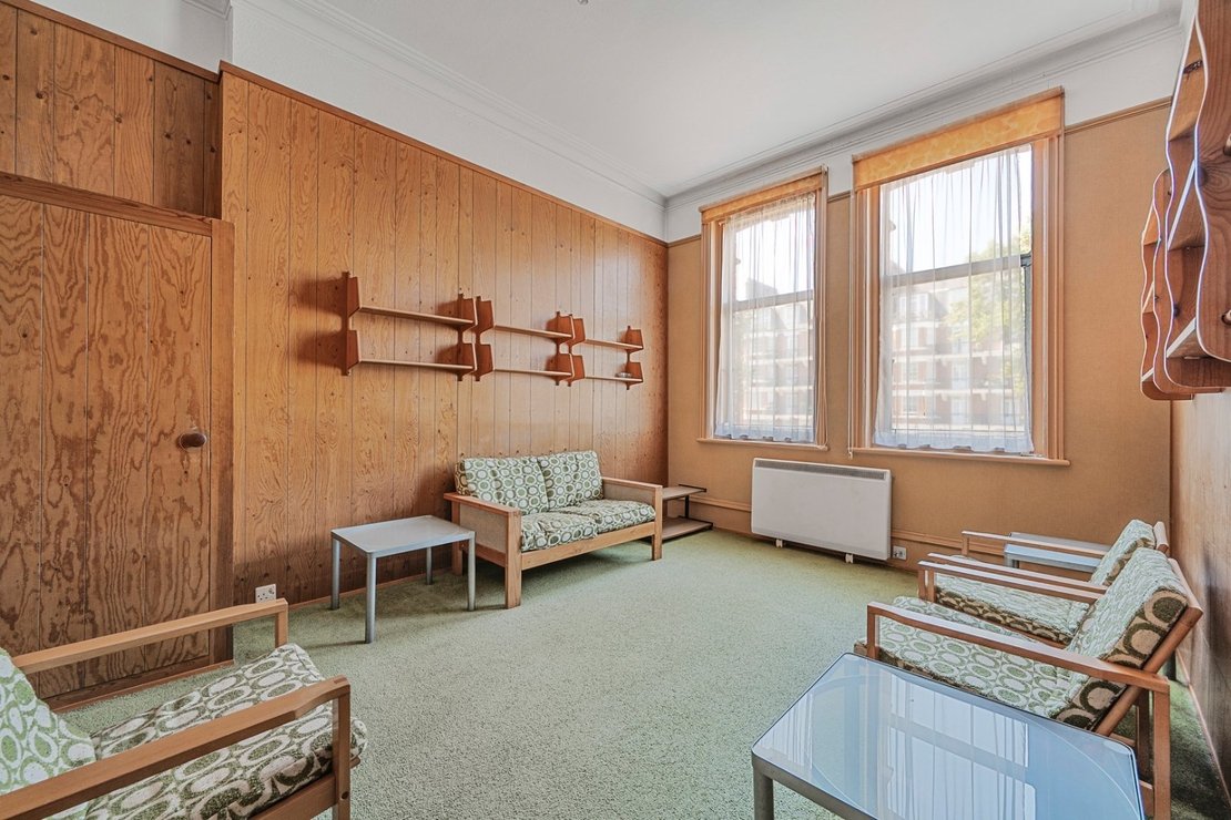 House for sale in Shoot Up Hill-view12