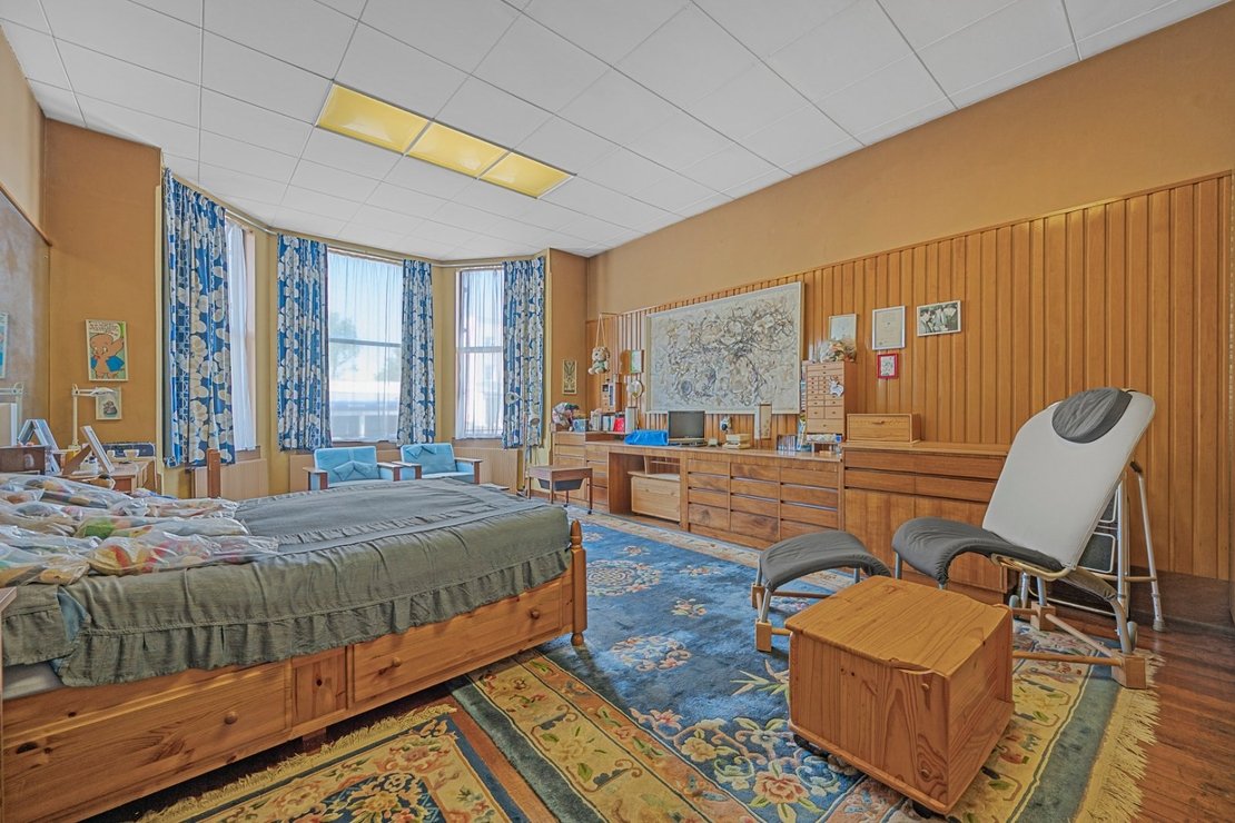 House for sale in Shoot Up Hill-view9