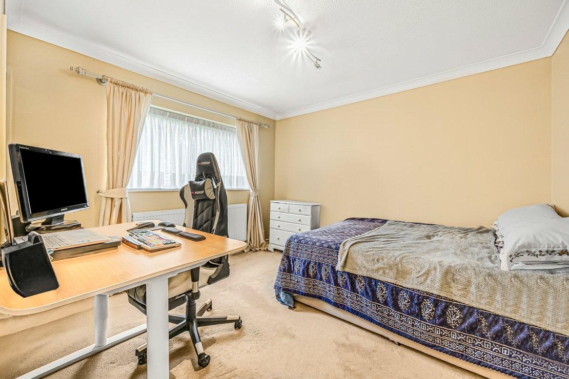 2 bedroom Flat for sale in Spencer Close-view7