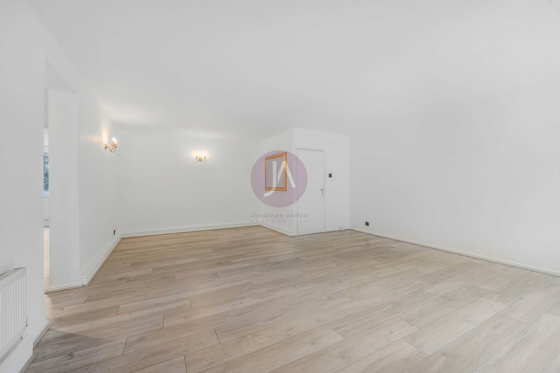 2 bedroom Flat for sale in St Anns Court-view5