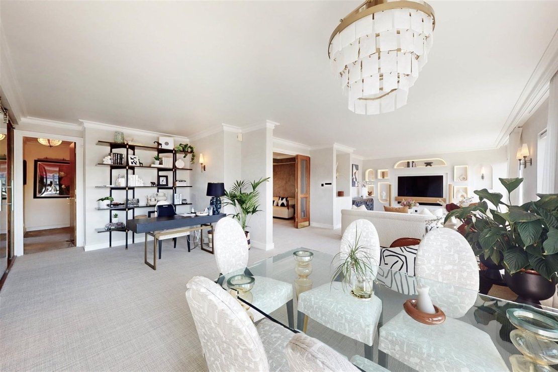 3 bedroom Flat for sale in St Edmunds Terrace-view8