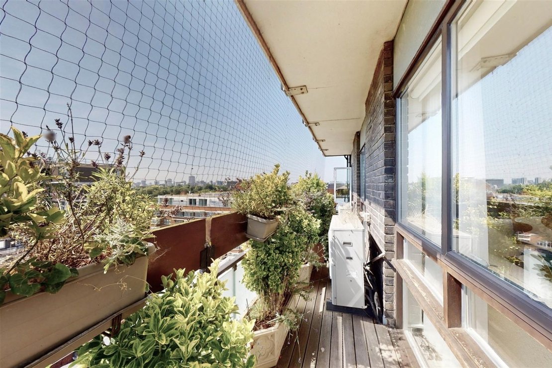 3 bedroom Flat for sale in St Edmunds Terrace-view13