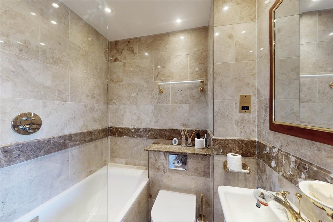 3 bedroom Flat for sale in St Edmunds Terrace-view17
