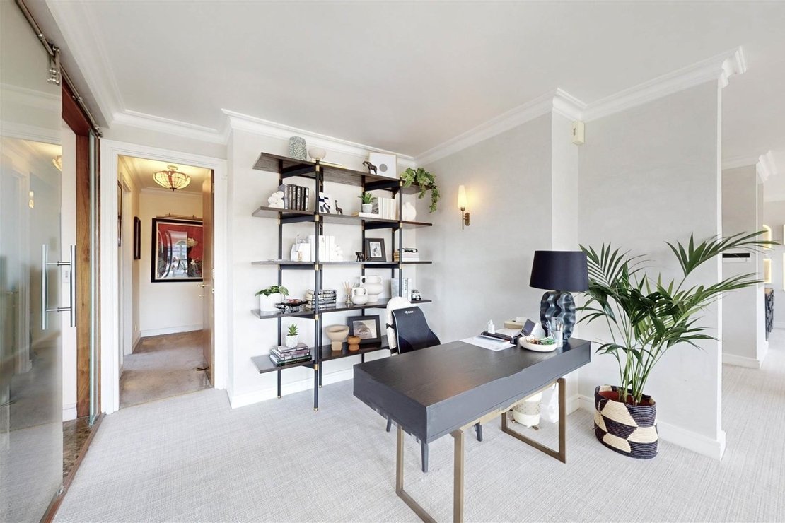 3 bedroom Flat for sale in St Edmunds Terrace-view7