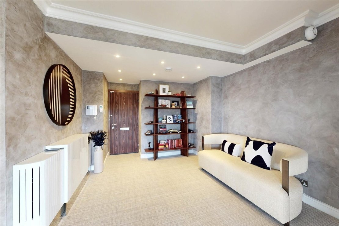 3 bedroom Flat for sale in St Edmunds Terrace-view19