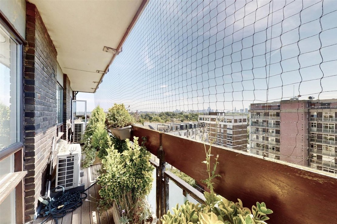 3 bedroom Flat for sale in St Edmunds Terrace-view10