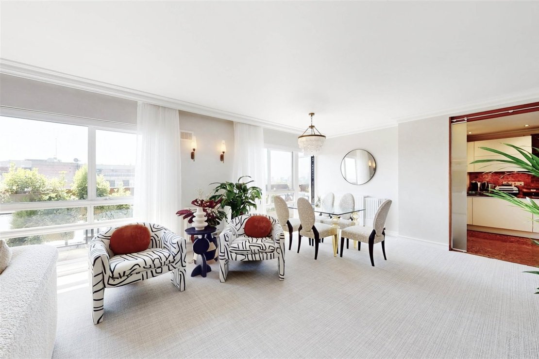 3 bedroom Flat for sale in St Edmunds Terrace-view4