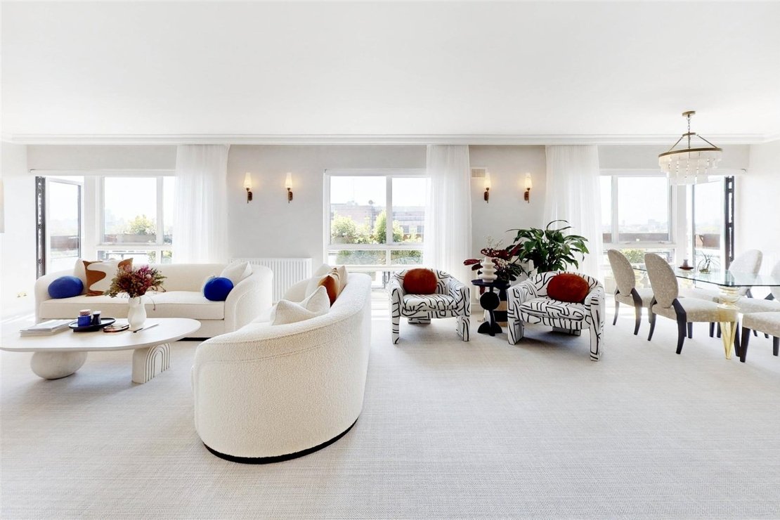 3 bedroom Flat for sale in St Edmunds Terrace-view3