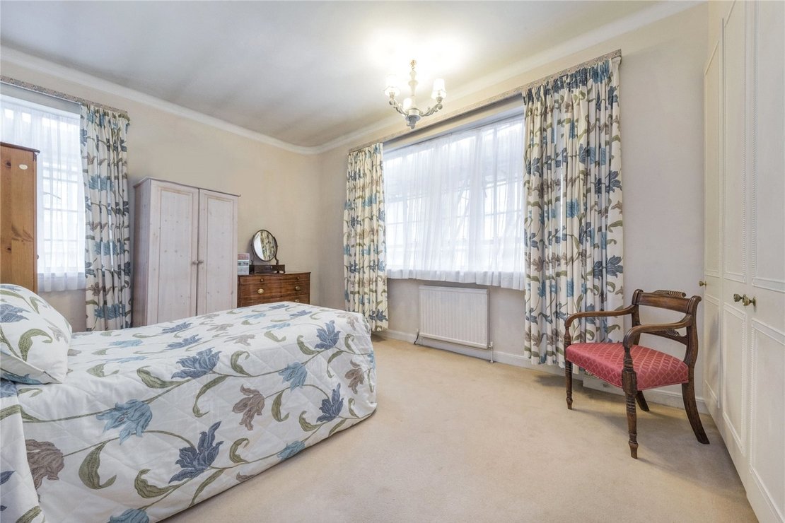 3 bedroom Flat for sale in Stockleigh Hall-view9